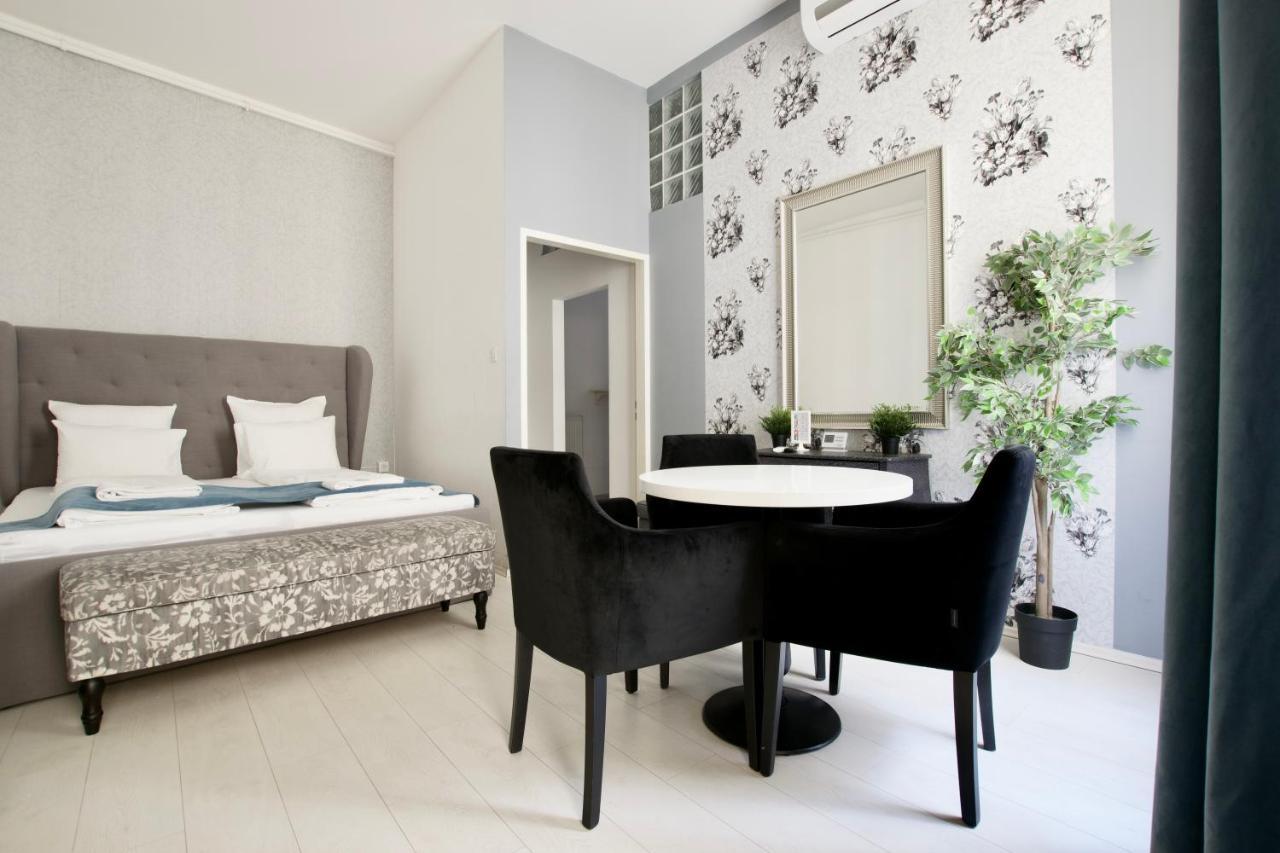 Premium Apartments By Hi5 - Astoria Square Boedapest Buitenkant foto