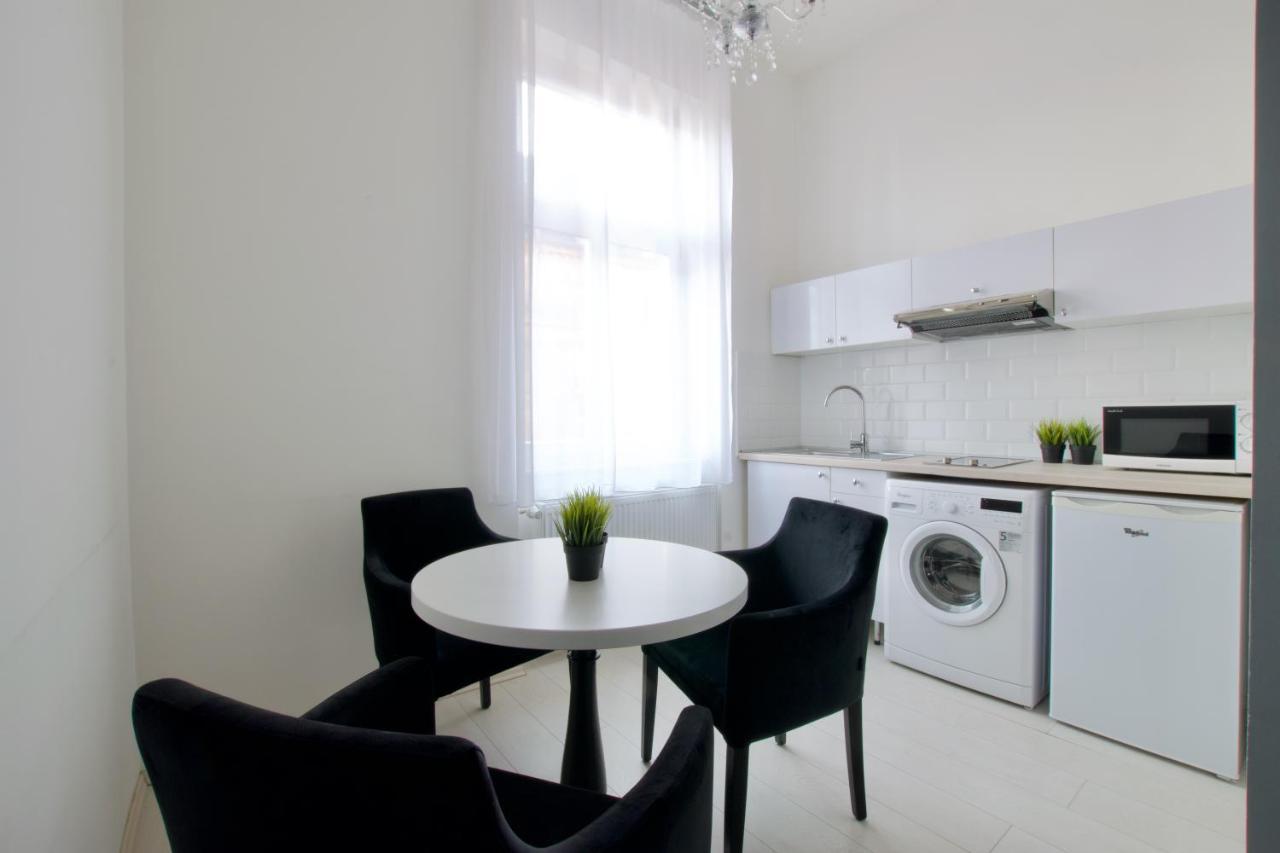 Premium Apartments By Hi5 - Astoria Square Boedapest Buitenkant foto